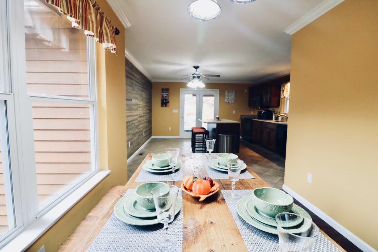 5Bedrooms*4King Beds*Outstanding Location*Hottub* Севьервилл Экстерьер фото