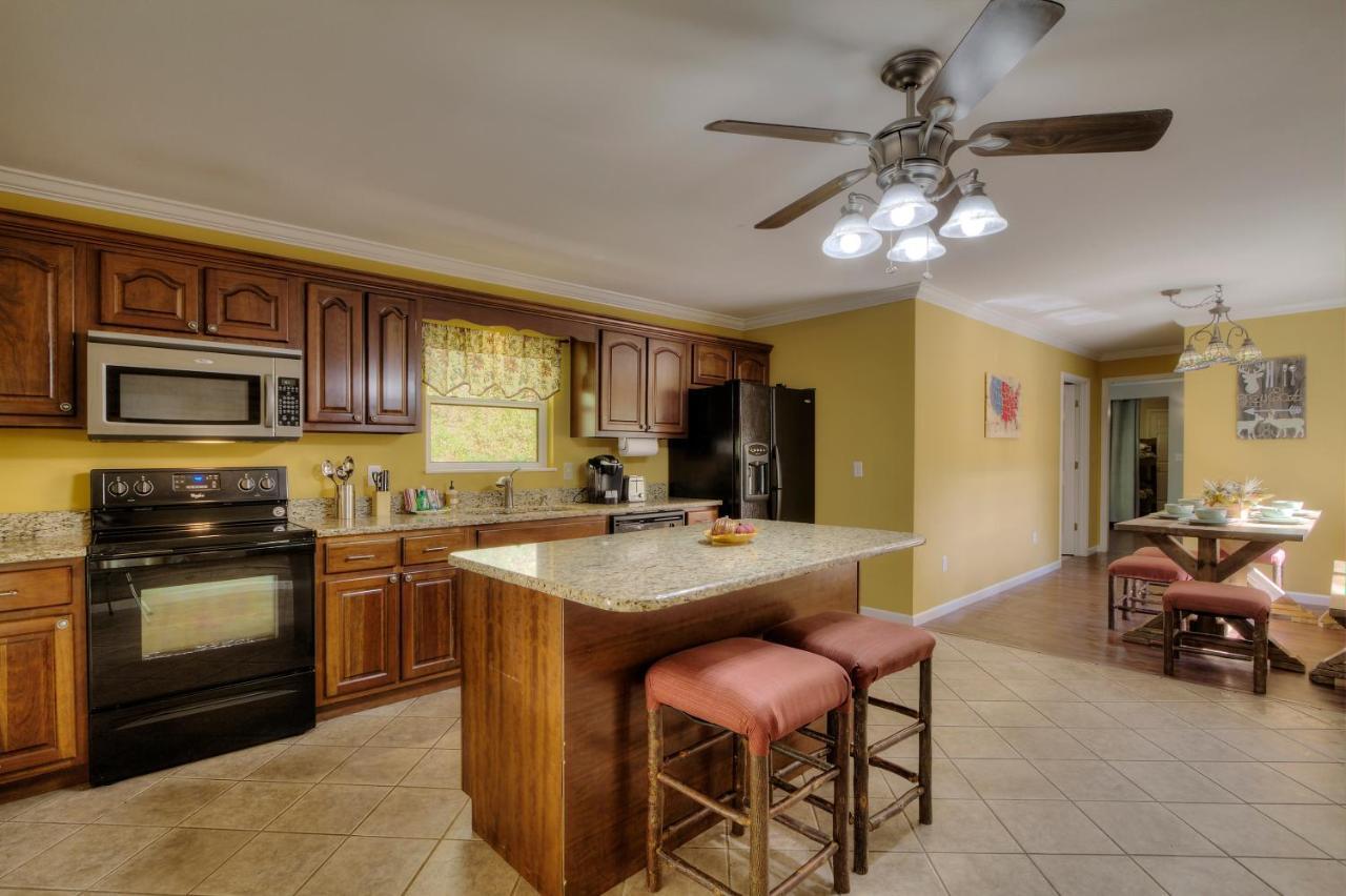5Bedrooms*4King Beds*Outstanding Location*Hottub* Севьервилл Экстерьер фото