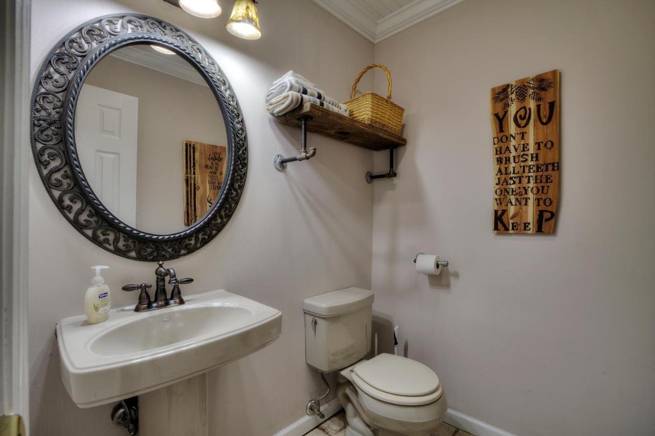 5Bedrooms*4King Beds*Outstanding Location*Hottub* Севьервилл Экстерьер фото