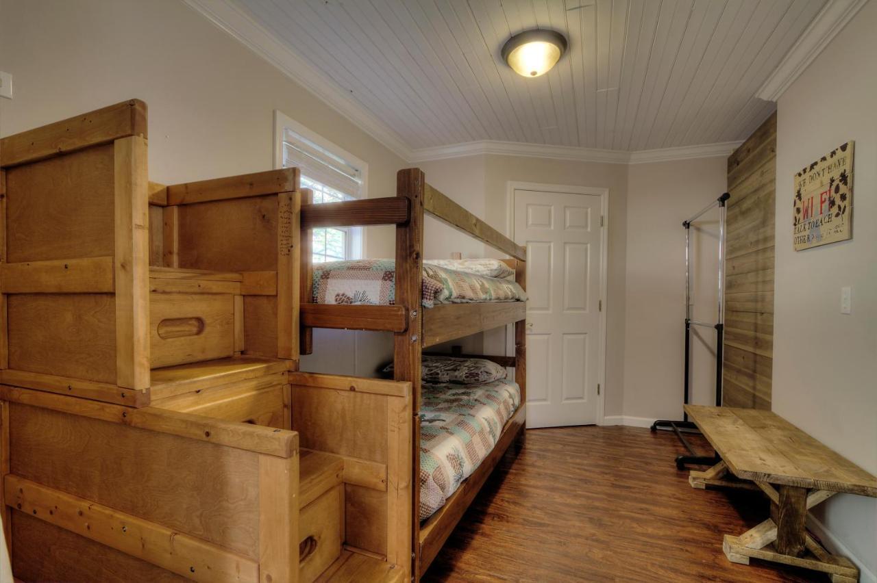 5Bedrooms*4King Beds*Outstanding Location*Hottub* Севьервилл Экстерьер фото