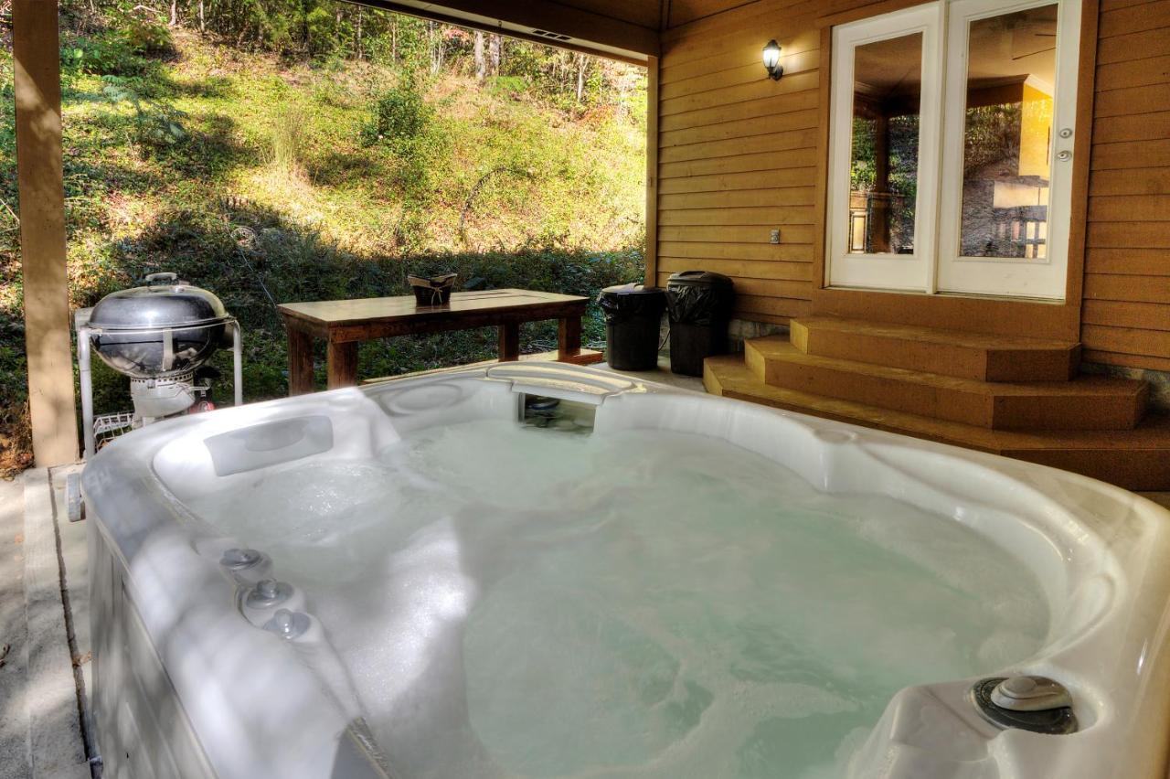 5Bedrooms*4King Beds*Outstanding Location*Hottub* Севьервилл Экстерьер фото