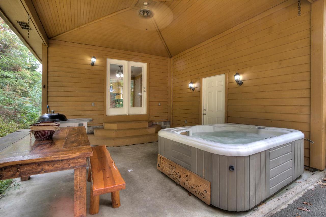 5Bedrooms*4King Beds*Outstanding Location*Hottub* Севьервилл Экстерьер фото