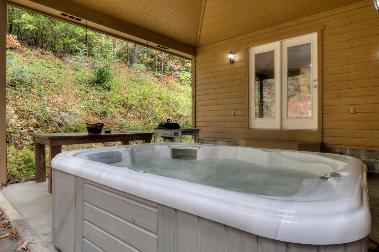 5Bedrooms*4King Beds*Outstanding Location*Hottub* Севьервилл Экстерьер фото